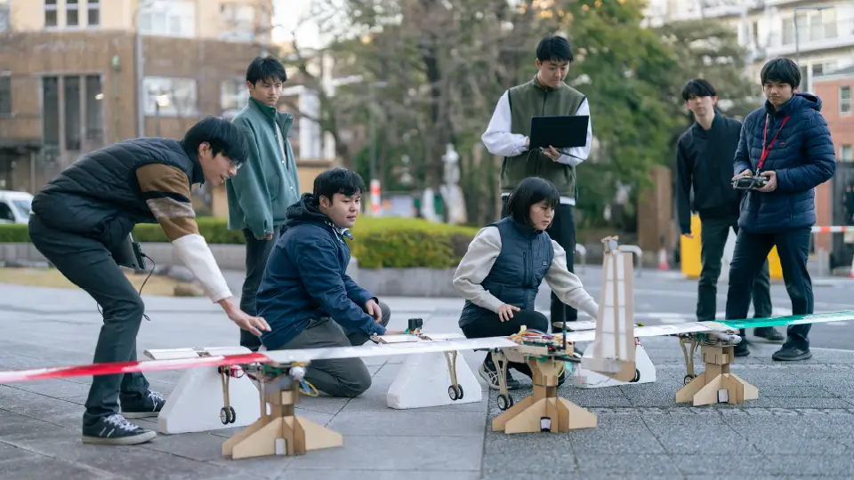 写真：研究する学生（1）