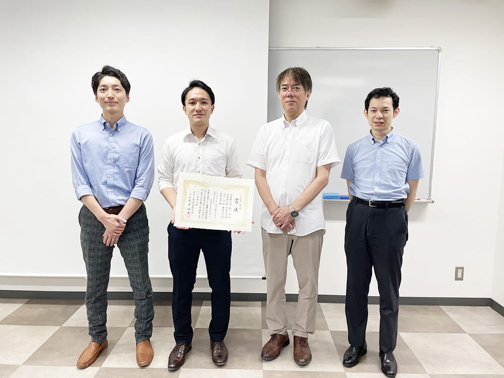 写真:日本複合材料学会2024年度論文賞を受賞、2枚目